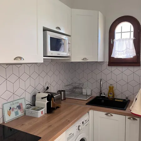 Prázdninový dům Maison Climatisee, Deux Chambres Avec Exterieur Et Parking Gratuit *